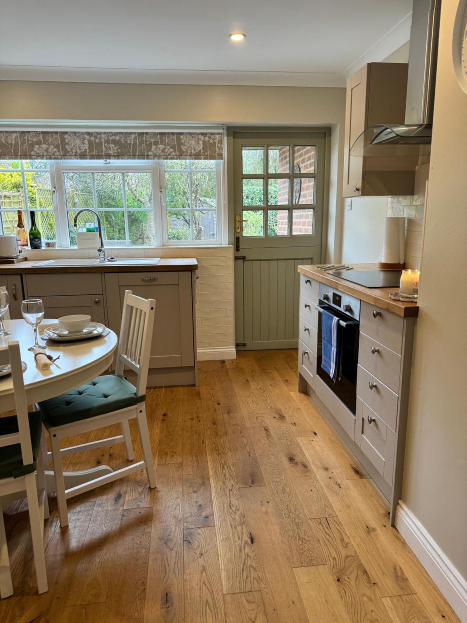 'Bramley Fall Cottage' ' On Site Ev Point - Attached Cottage,3 Separate Bedrooms -1 On Ground Level, Sleeps 6, 2 Bathrooms, Sandy Wittering Beach 8Min Drive, Rural Location, Child Friendly, Small Breed Dog Friendly, Private Parking Chichester Luaran gambar