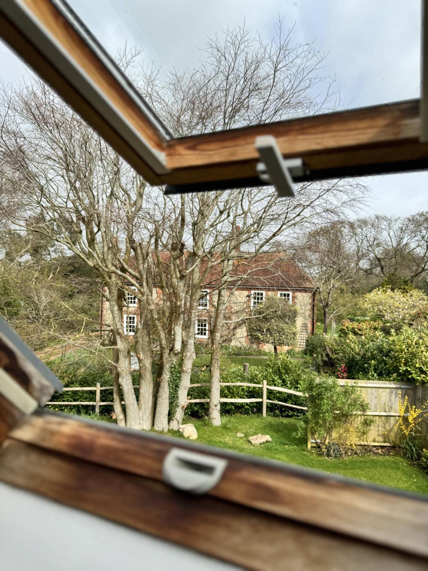 'Bramley Fall Cottage' ' On Site Ev Point - Attached Cottage,3 Separate Bedrooms -1 On Ground Level, Sleeps 6, 2 Bathrooms, Sandy Wittering Beach 8Min Drive, Rural Location, Child Friendly, Small Breed Dog Friendly, Private Parking Chichester Luaran gambar