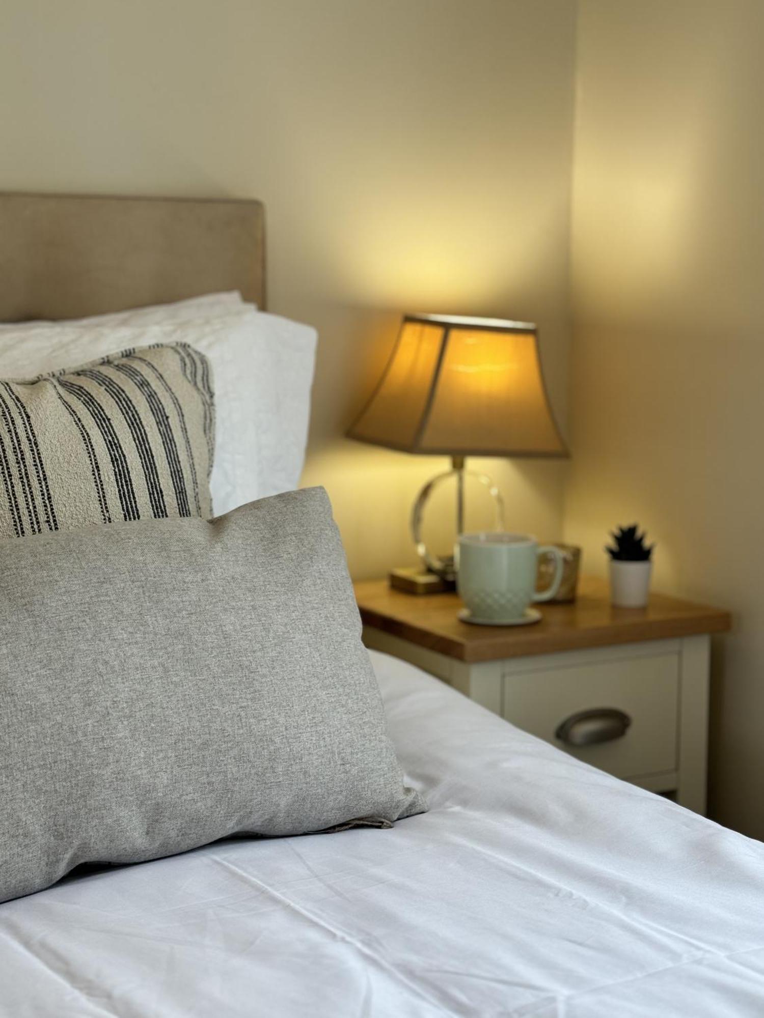 'Bramley Fall Cottage' ' On Site Ev Point - Attached Cottage,3 Separate Bedrooms -1 On Ground Level, Sleeps 6, 2 Bathrooms, Sandy Wittering Beach 8Min Drive, Rural Location, Child Friendly, Small Breed Dog Friendly, Private Parking Chichester Luaran gambar