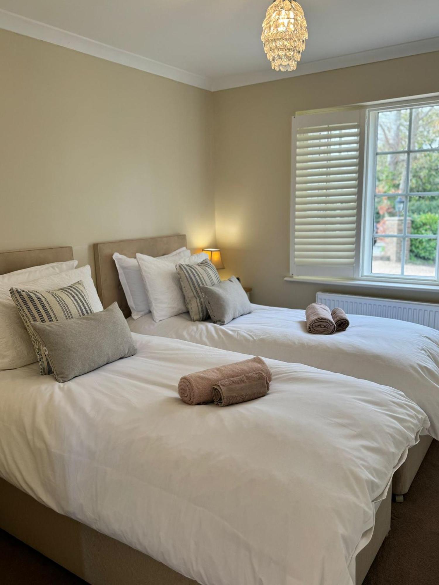 'Bramley Fall Cottage' ' On Site Ev Point - Attached Cottage,3 Separate Bedrooms -1 On Ground Level, Sleeps 6, 2 Bathrooms, Sandy Wittering Beach 8Min Drive, Rural Location, Child Friendly, Small Breed Dog Friendly, Private Parking Chichester Luaran gambar
