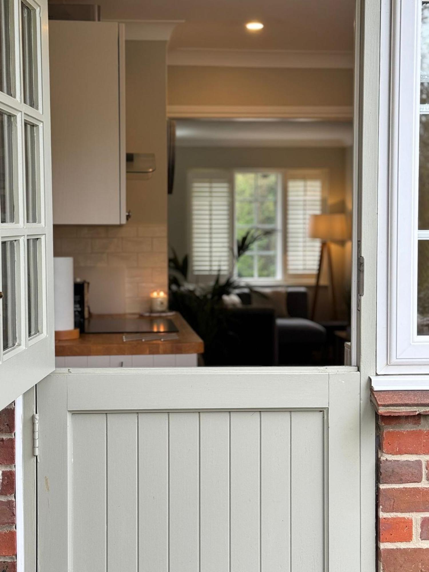 'Bramley Fall Cottage' ' On Site Ev Point - Attached Cottage,3 Separate Bedrooms -1 On Ground Level, Sleeps 6, 2 Bathrooms, Sandy Wittering Beach 8Min Drive, Rural Location, Child Friendly, Small Breed Dog Friendly, Private Parking Chichester Luaran gambar