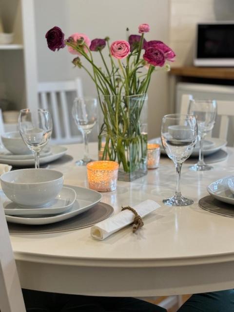 'Bramley Fall Cottage' ' On Site Ev Point - Attached Cottage,3 Separate Bedrooms -1 On Ground Level, Sleeps 6, 2 Bathrooms, Sandy Wittering Beach 8Min Drive, Rural Location, Child Friendly, Small Breed Dog Friendly, Private Parking Chichester Luaran gambar